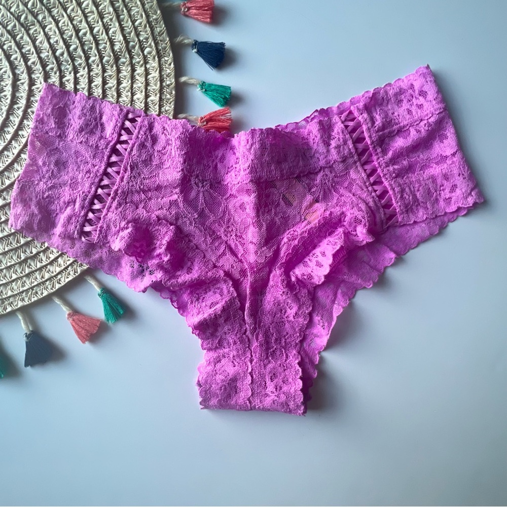 Victoria's Secret The Lacie Floral Lace Cheeky Panty Berry Gelato Medium NEW